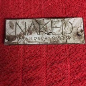 Naked smoky eye