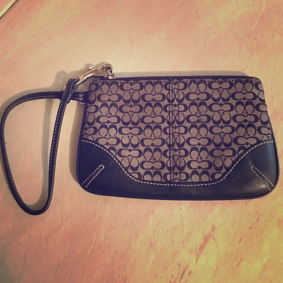 Coach wristlet black
