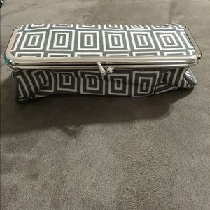 Small cosmetics clutch