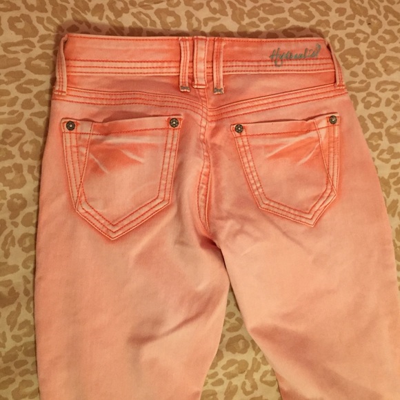 Stretchy pinkish capris - Picture 3 of 3