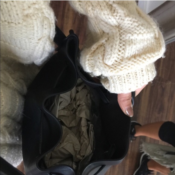 Le Bucket Tote - Picture 3 of 4