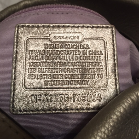 ❗️SOLD❗️Silver Coach Purse - Picture 4 of 4