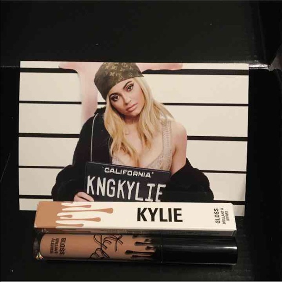 SO CUTE KYLIE LIP KIT GLOSS