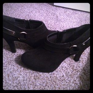 Heel booties