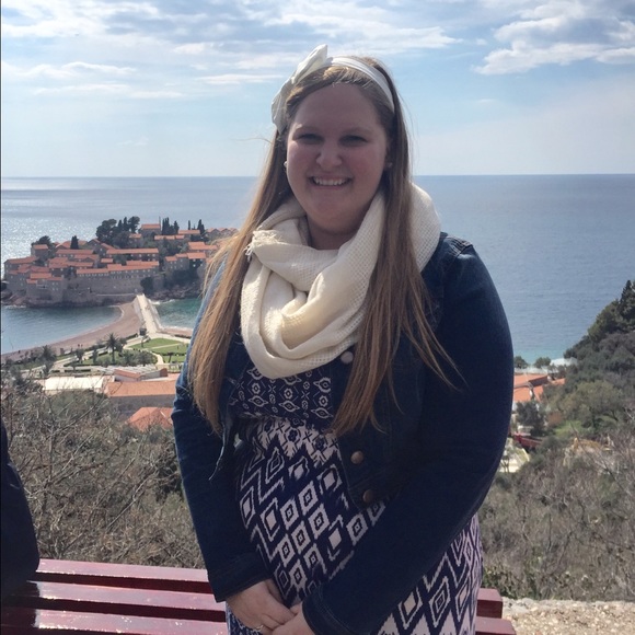 Meet your Posher, Lisa - Picture 1 of 1