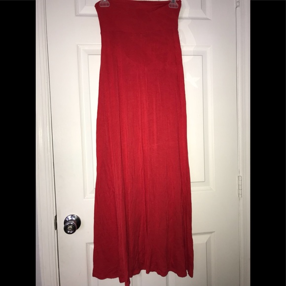 Red maxi skirt - Picture 2 of 4