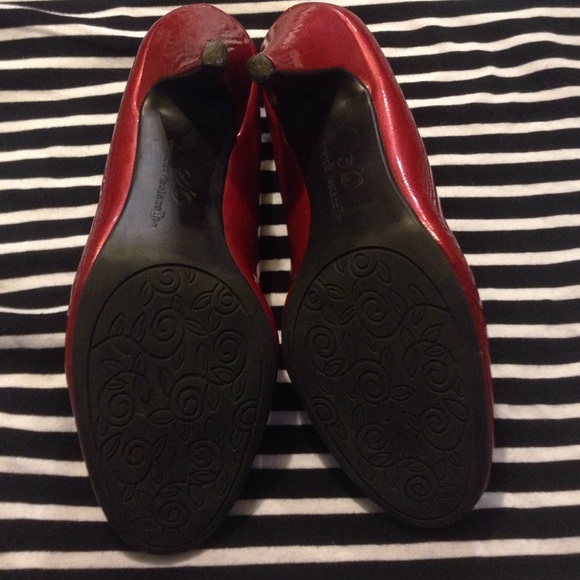 Heels - Picture 2 of 3