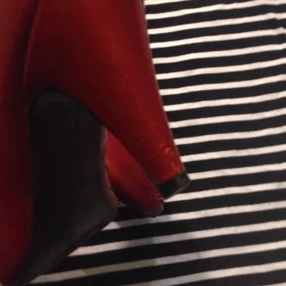 Heels - Picture 3 of 3