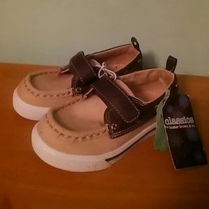 Boys size 9 brown shoes