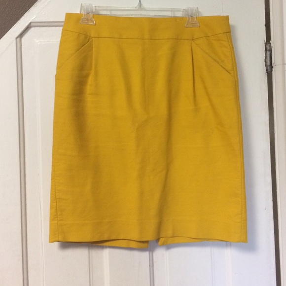 Yellow pencil skirt