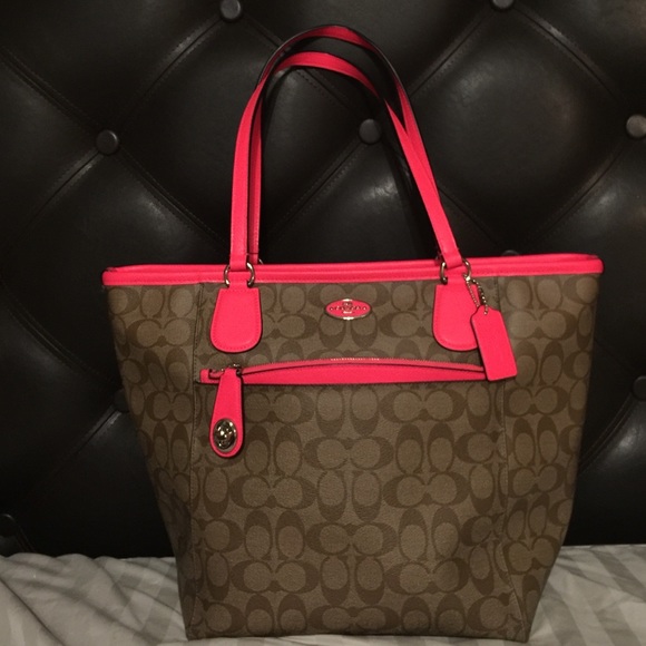 ⛔️Sold⛔️ Coach Taxi zipper w/pouch