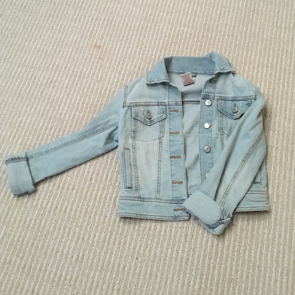 Ligh wash jean jacket extra small
