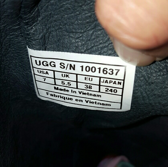 Ugg boots 👢🐎 - Picture 4 of 4