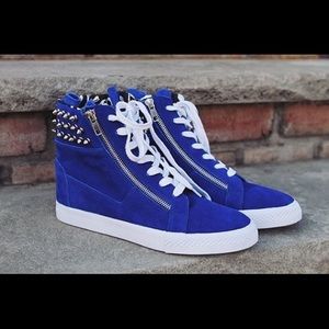 Betsey Johnson Ice Suede Sneakers (Size 7)