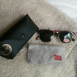 Ray-Ban clubmaster tortoise color