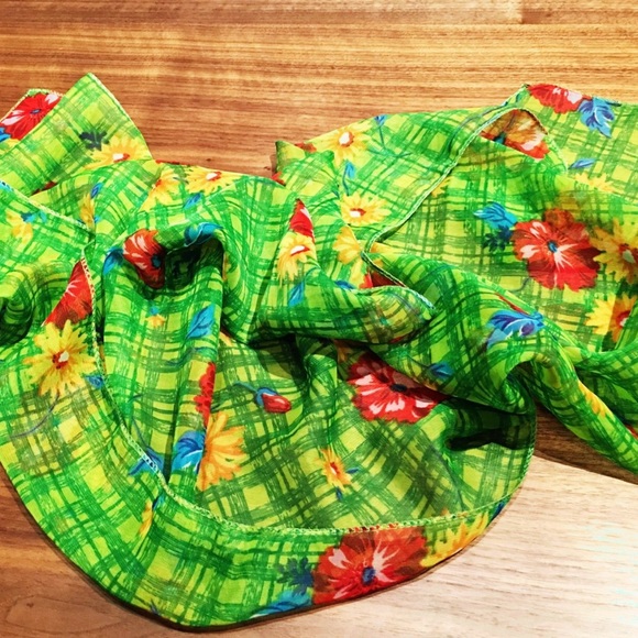 Green pashmina scarf with flower
