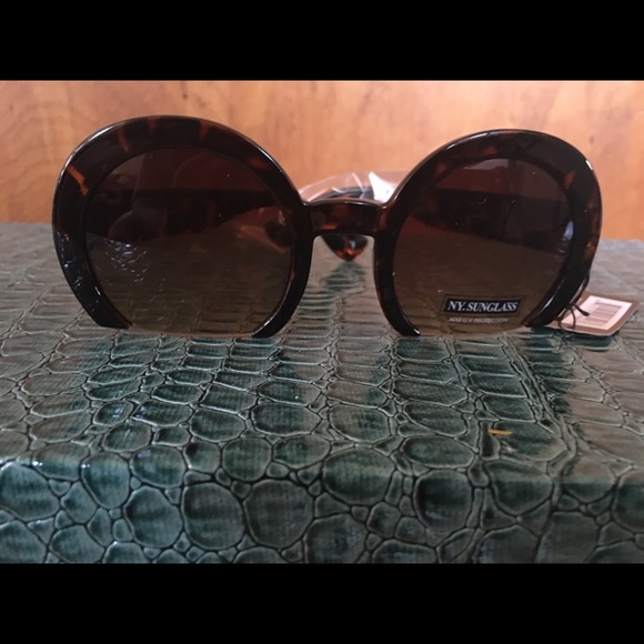 Sunglasses - Picture 2 of 4