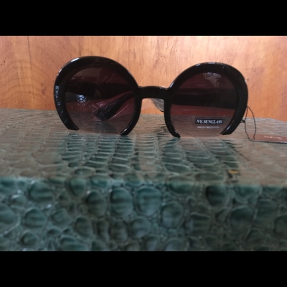 Sunglasses - Picture 4 of 4