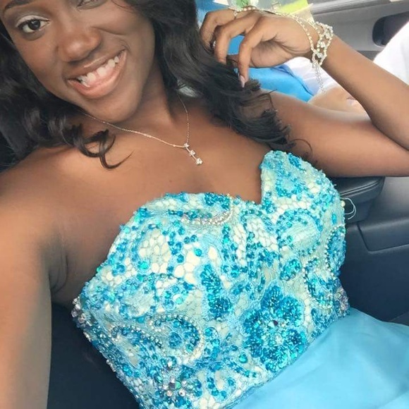 PROM DRESS - Picture 2 of 2