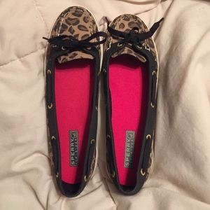 Never worn size 9 cheetah Sperry flats