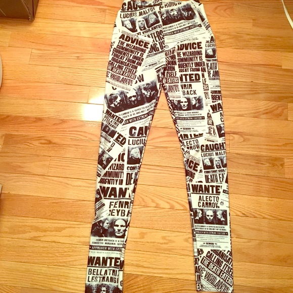 Newspaper print leggings!