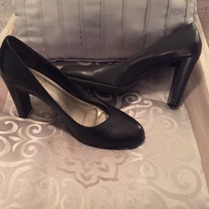 Black Pumps