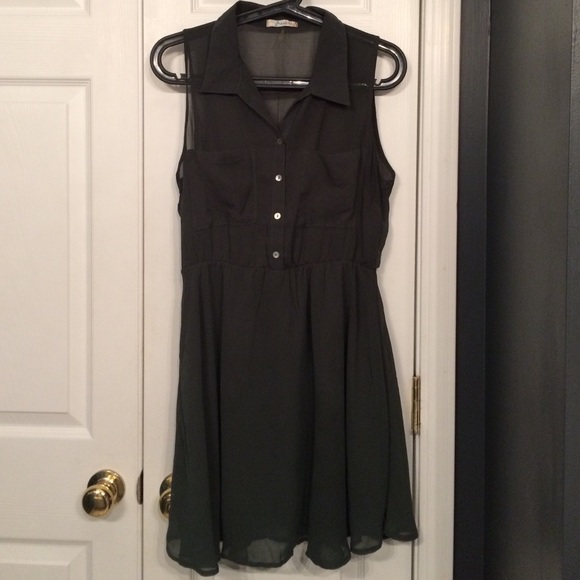 Sleeveless Collared Dress in Hunter Green