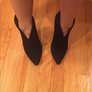 Stuart Weitzman blk booties