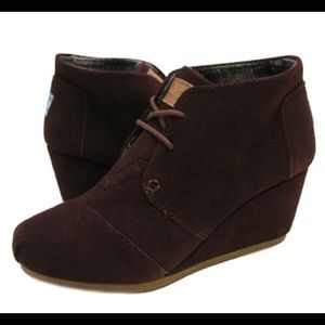 Toms desert wedges in chocolate