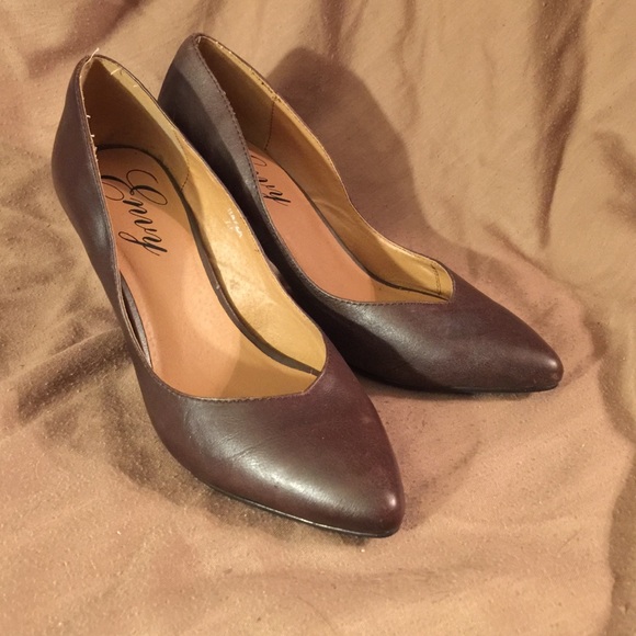 Brown pointed toe heel