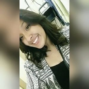 Meet your Posher, Claudia