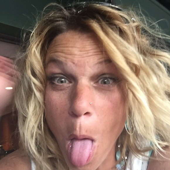 Meet your Posher, Katie - Picture 3 of 3