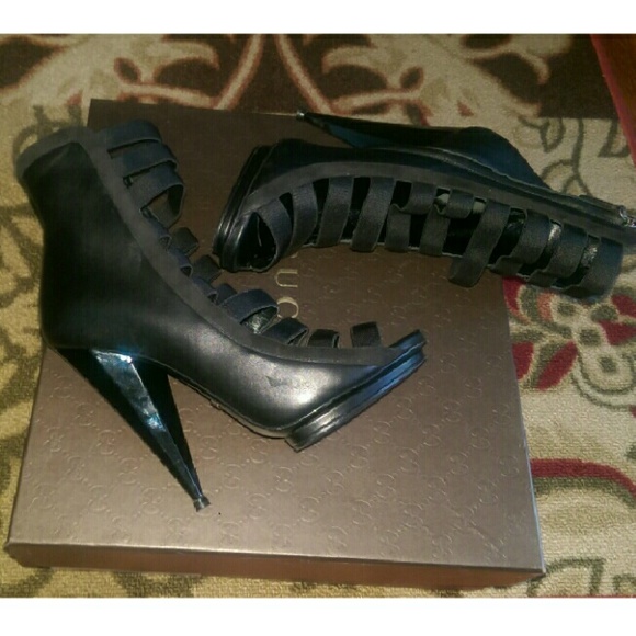 SOLD‼️Gucci Kid Scam Black Leather Bootie, Size 7 - Picture 4 of 4