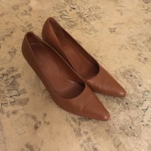 Brooks Brothers classic high heel