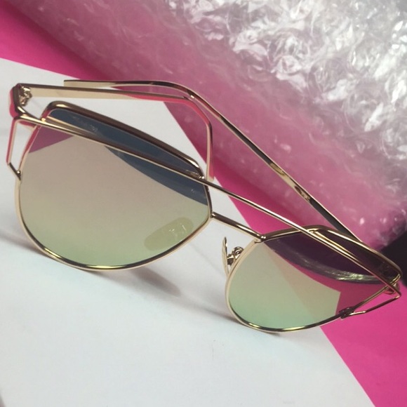 Rose Gold Sunglasses š - Picture 4 of 4