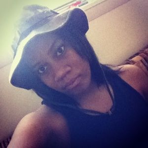 Meet your Posher, Kayla