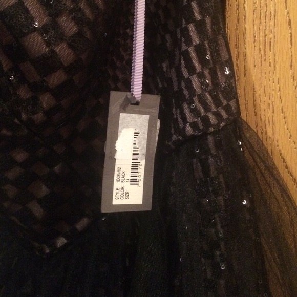 Amazing sequin and tulle dress 🌸🌸host pick🌸🌸 - Picture 4 of 4