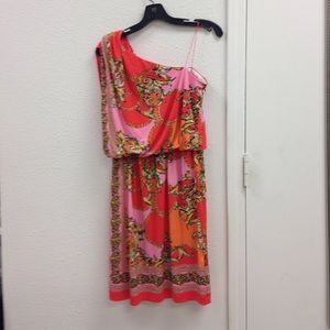 Super cute one shoulder dress. Vacation ready