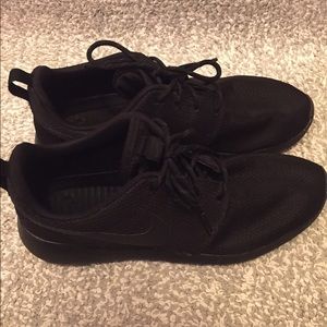 All Black Women's Nike Roshe