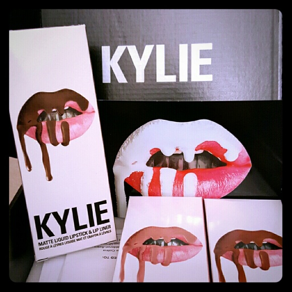 "TRUE BROWN K" Matte liquid lipstick/lip liner