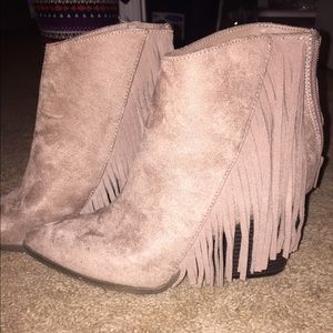 Cute little booties!! BRAND NEW!