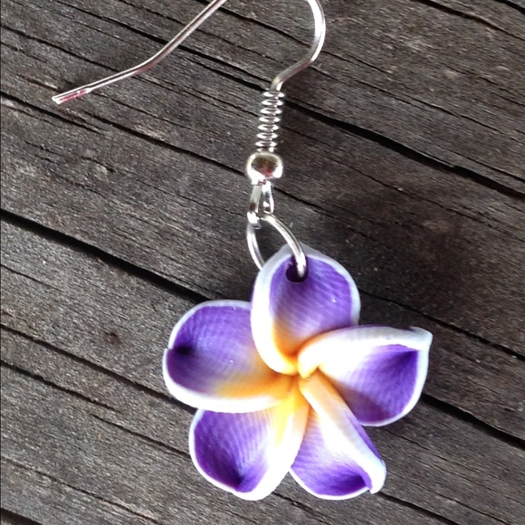 Hawaiian plumeria flower earrings - Picture 2 of 3