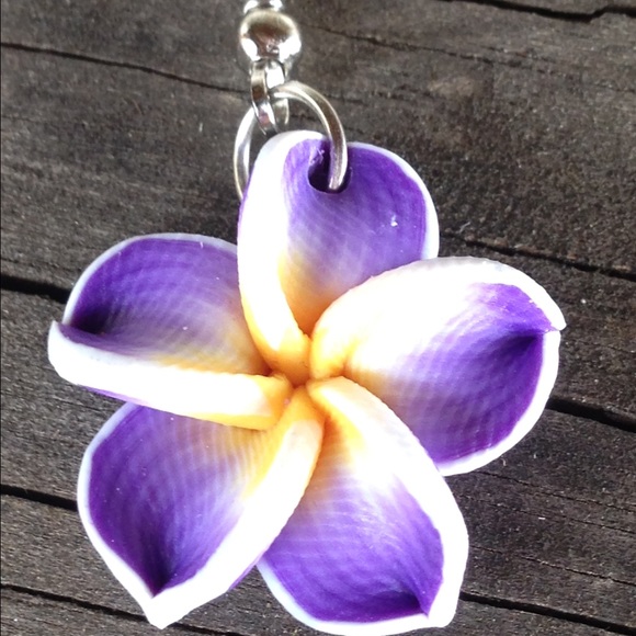 Hawaiian plumeria flower earrings - Picture 3 of 3