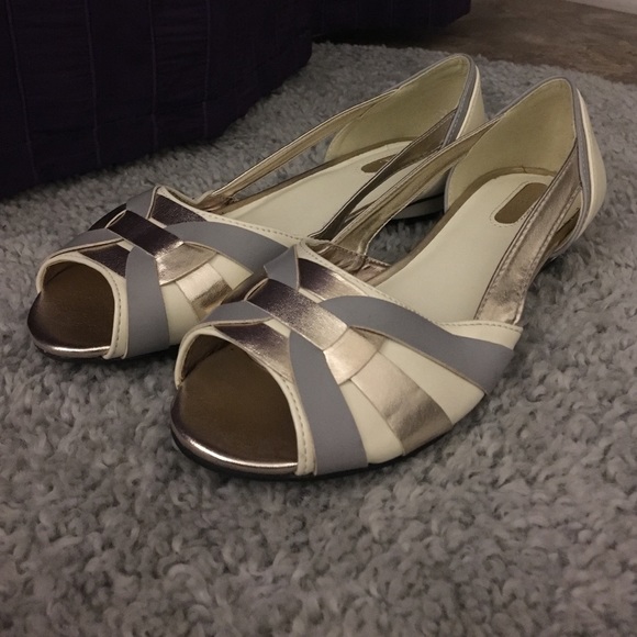 Cute metallic Mark flats!