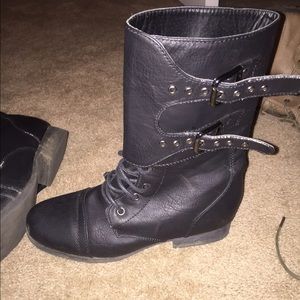 Black combat boots!!