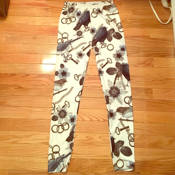 Leggings with bird designs