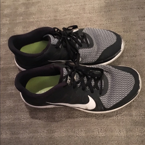 NIKE FREE RUNS