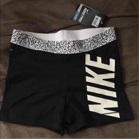 Nike Pro Logo