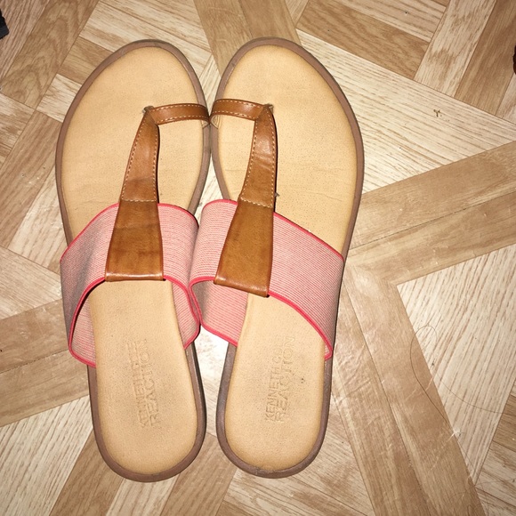 FLASH SALE 💋💋Kenneth Cole reaction sandals