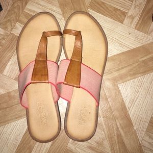 FLASH SALE 💋💋Kenneth Cole reaction sandals